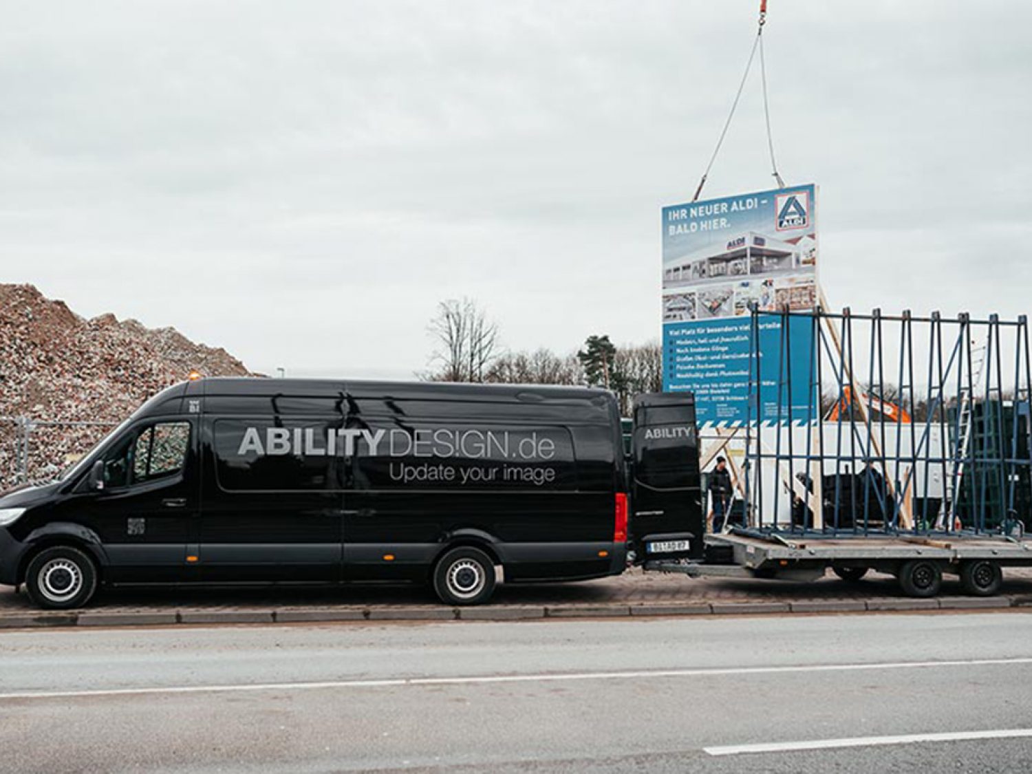 ALDI Schilder, bauschild, werbepylone